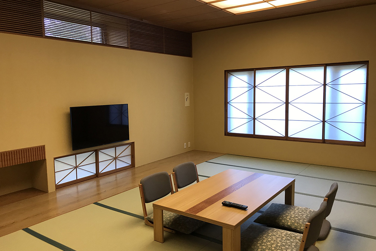 Japanese-style room with 12 tatami mats